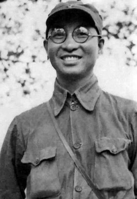 38年,参谋长让张双群给陈再道找对象,张双群写情书跟陈再道表白